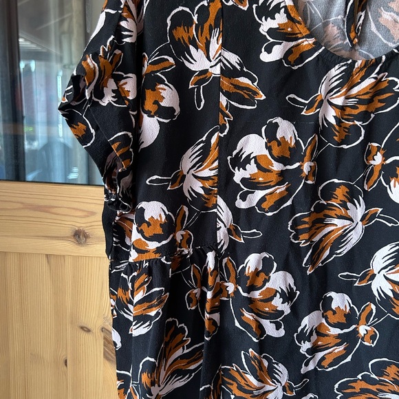 Madewell Floral Black Boxy Top Size Medium Relaxed Fit 100% viscose - Picture 4 of 12